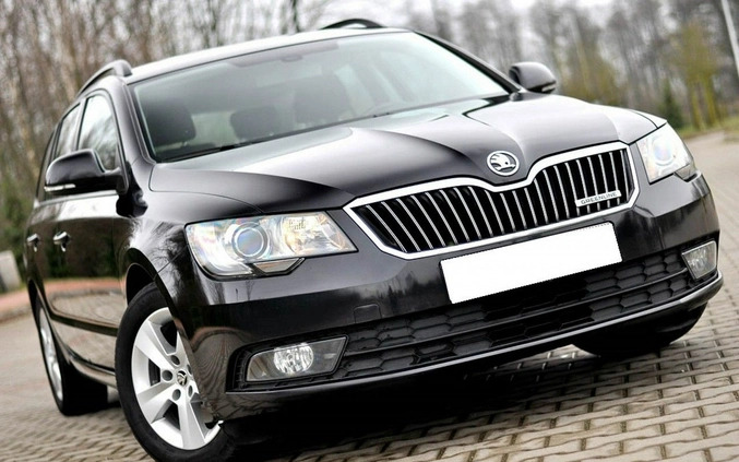 Skoda Superb cena 32900 przebieg: 262000, rok produkcji 2014 z Września małe 562